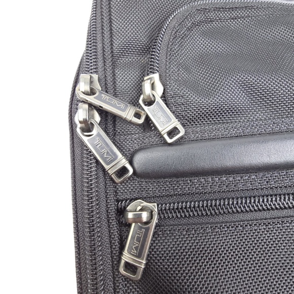 TUMI Padded 15' Laptop Briefcase Files Woven Nylon/ Leather Handles - Black - Picture 4 of 12